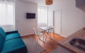 Large Studio Lumineux Et Neuf, Parking Gratuit